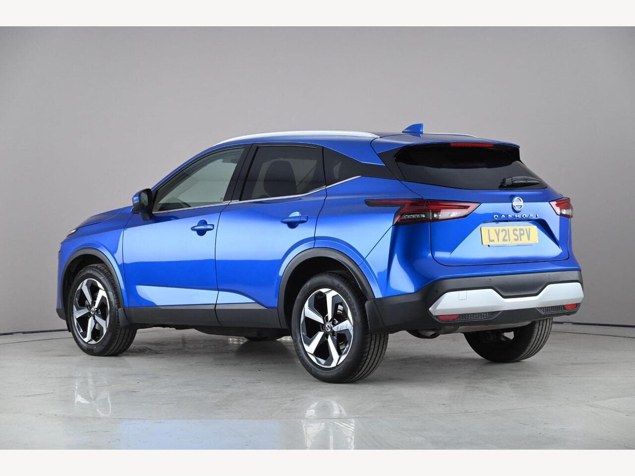 Nissan Qashqai thumbnail Rear Left