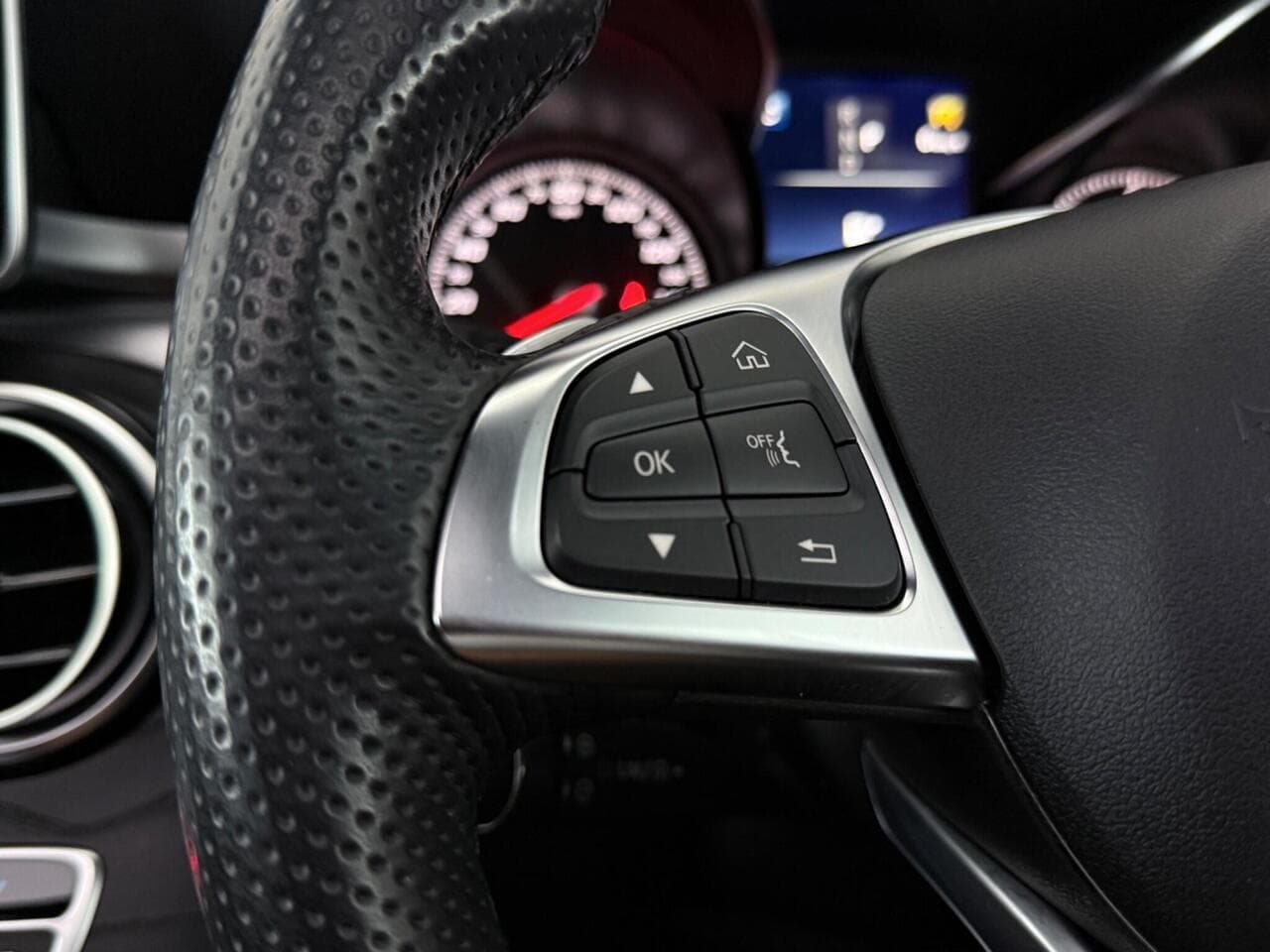 Mercedes-Benz GLC thumbnail Misc Controls