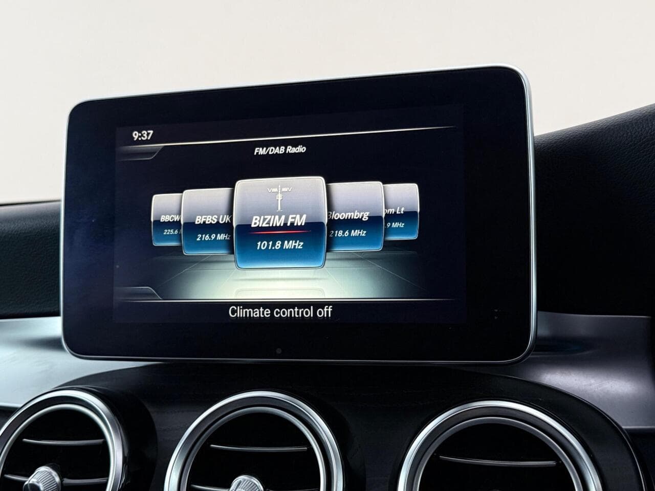 Mercedes-Benz GLC thumbnail Infotainment System