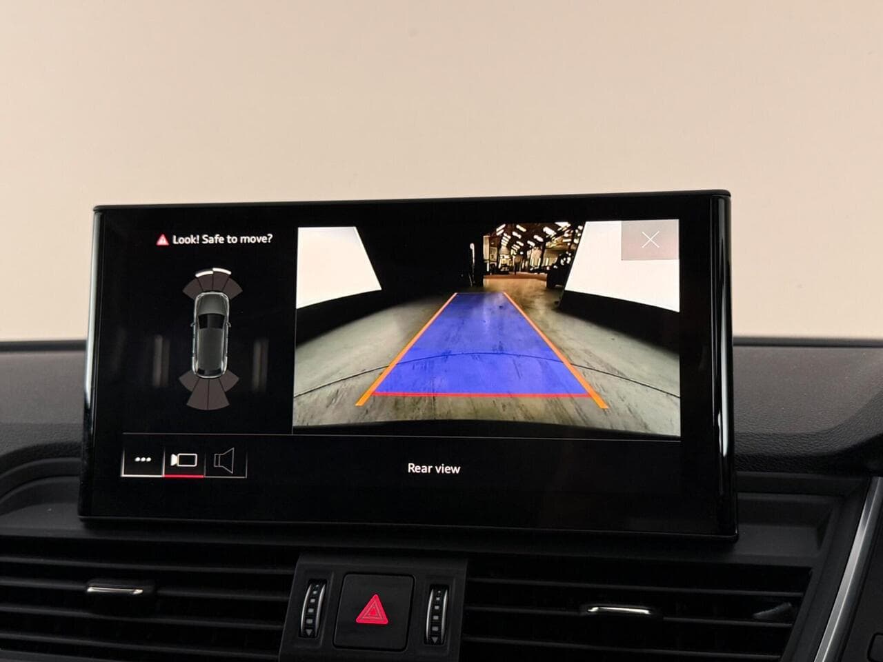 Audi Q5 thumbnail Infotainment System