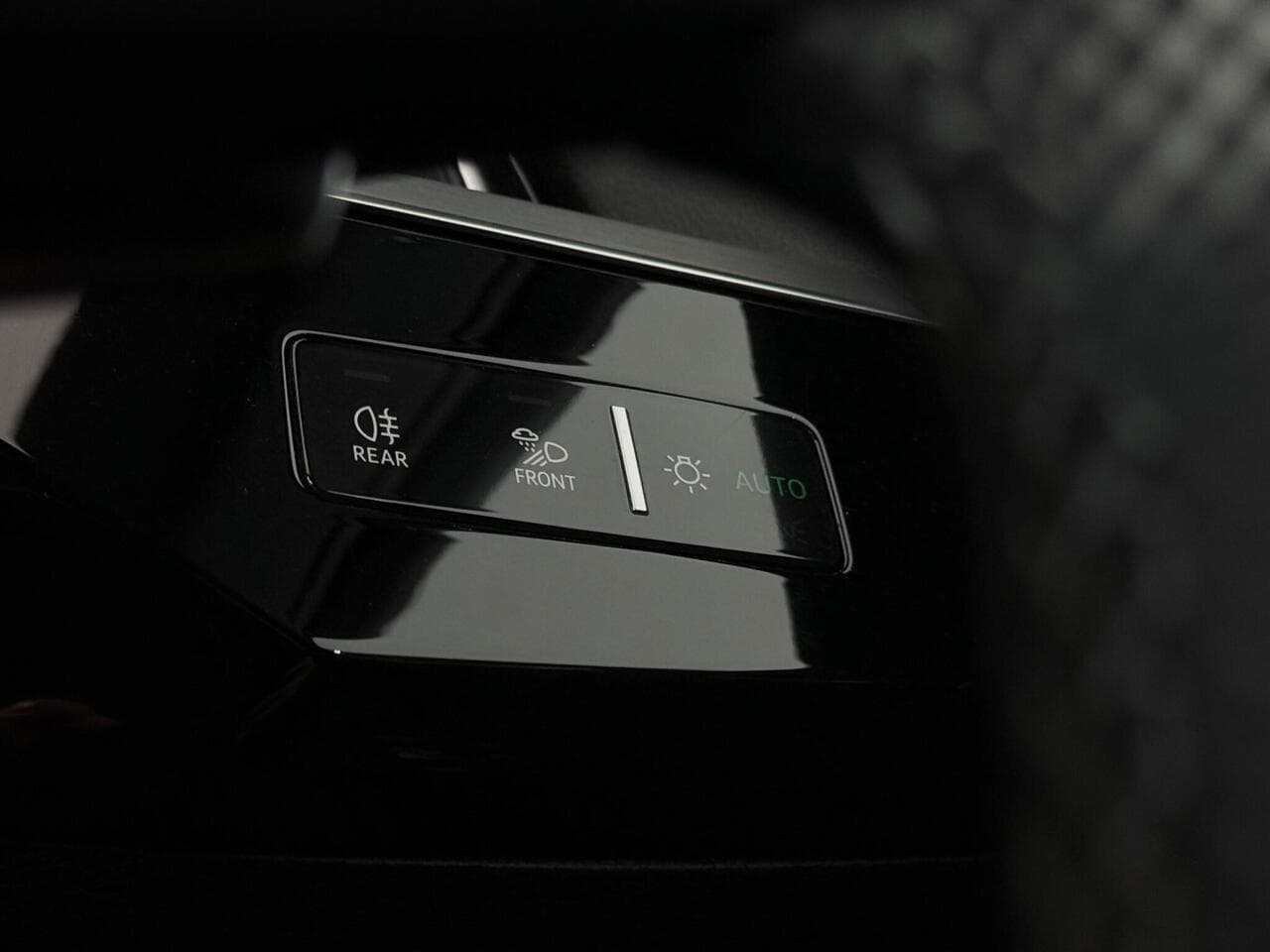 Audi e-tron thumbnail Misc Controls