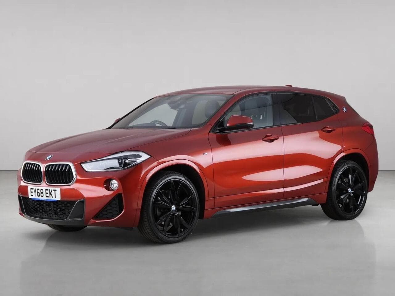 BMW X2 thumbnail Front Left