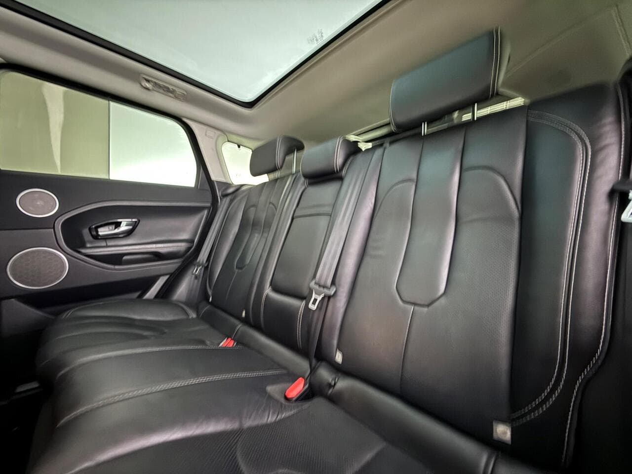 Land Rover Range Rover Evoque thumbnail Seats Rear