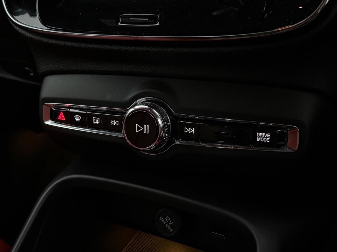 Volvo XC40 thumbnail Misc Controls
