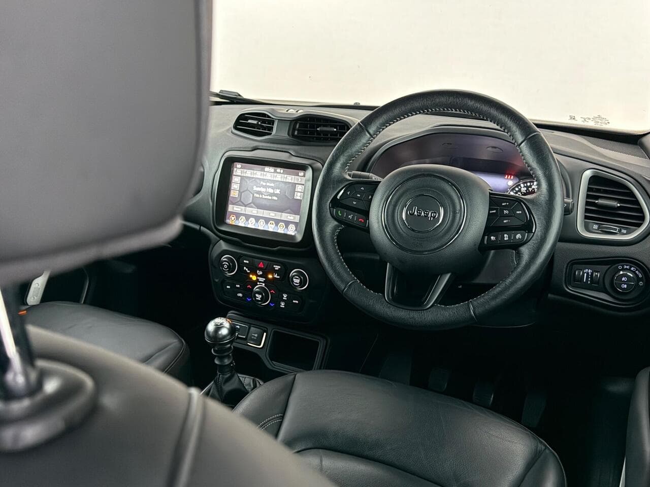 Jeep Renegade thumbnail Interior Front