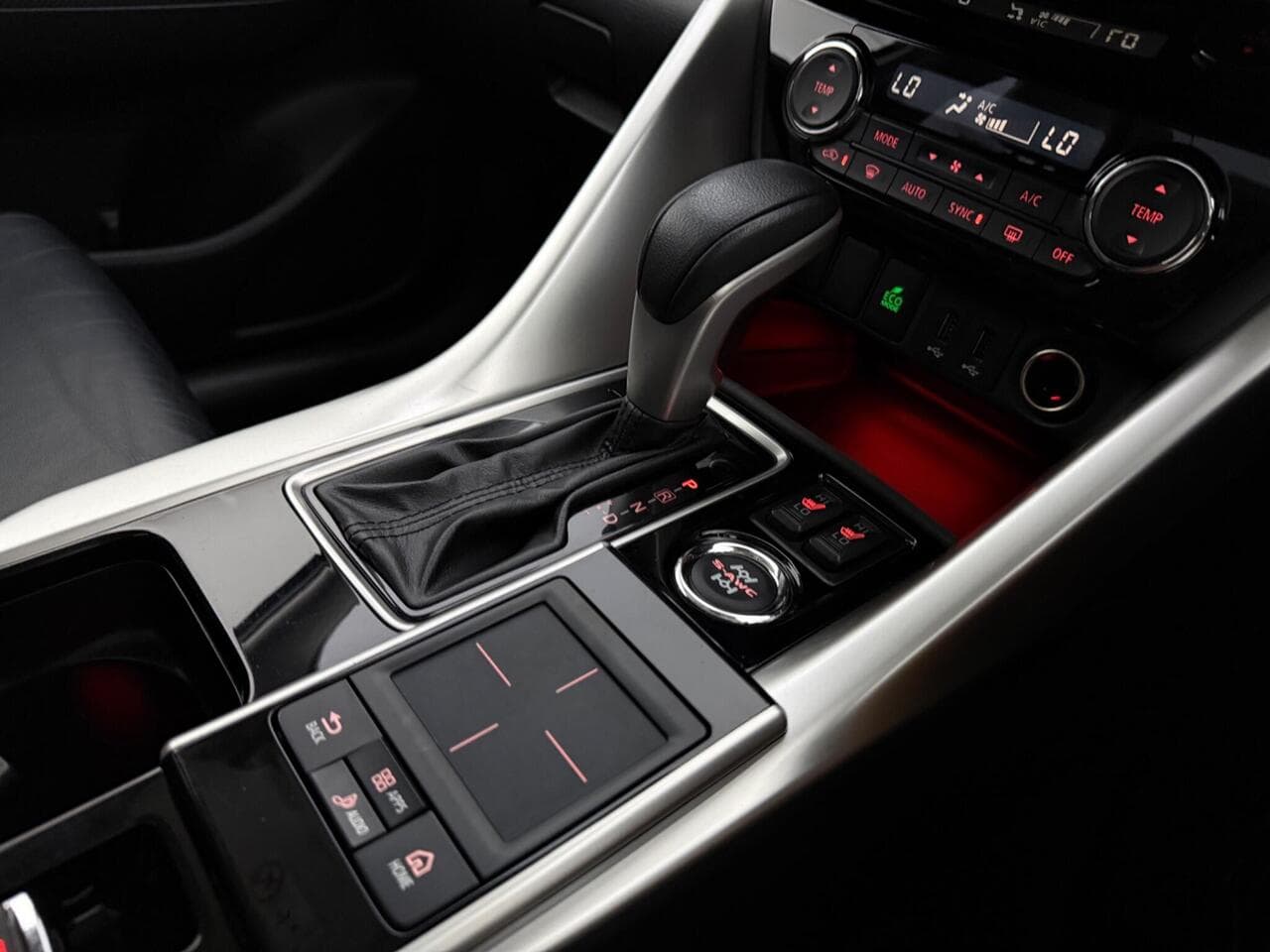 Mitsubishi Eclipse Cross thumbnail Interior Front
