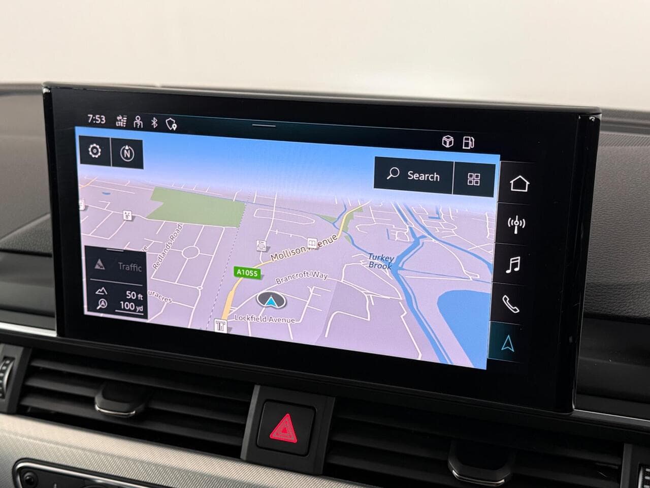 Audi A4 Avant thumbnail Infotainment System