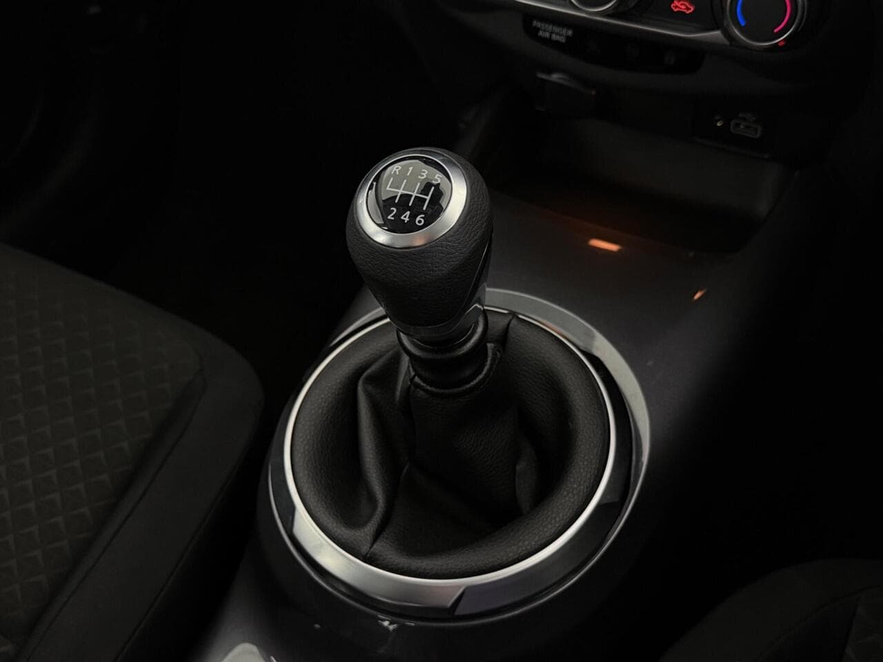 Nissan Juke thumbnail Interior Front