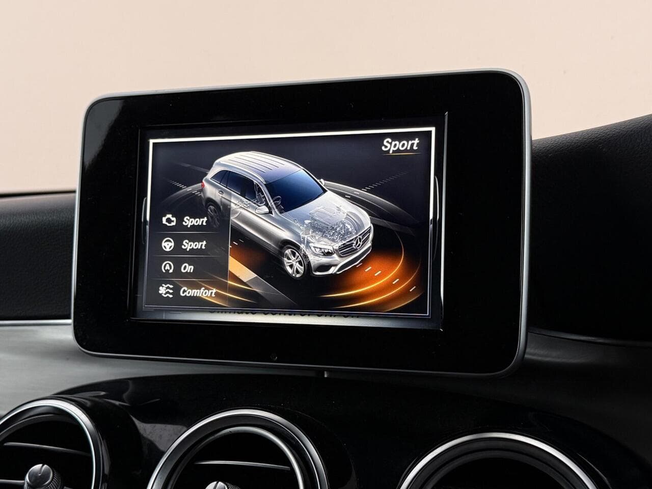 Mercedes-Benz GLC thumbnail Infotainment System