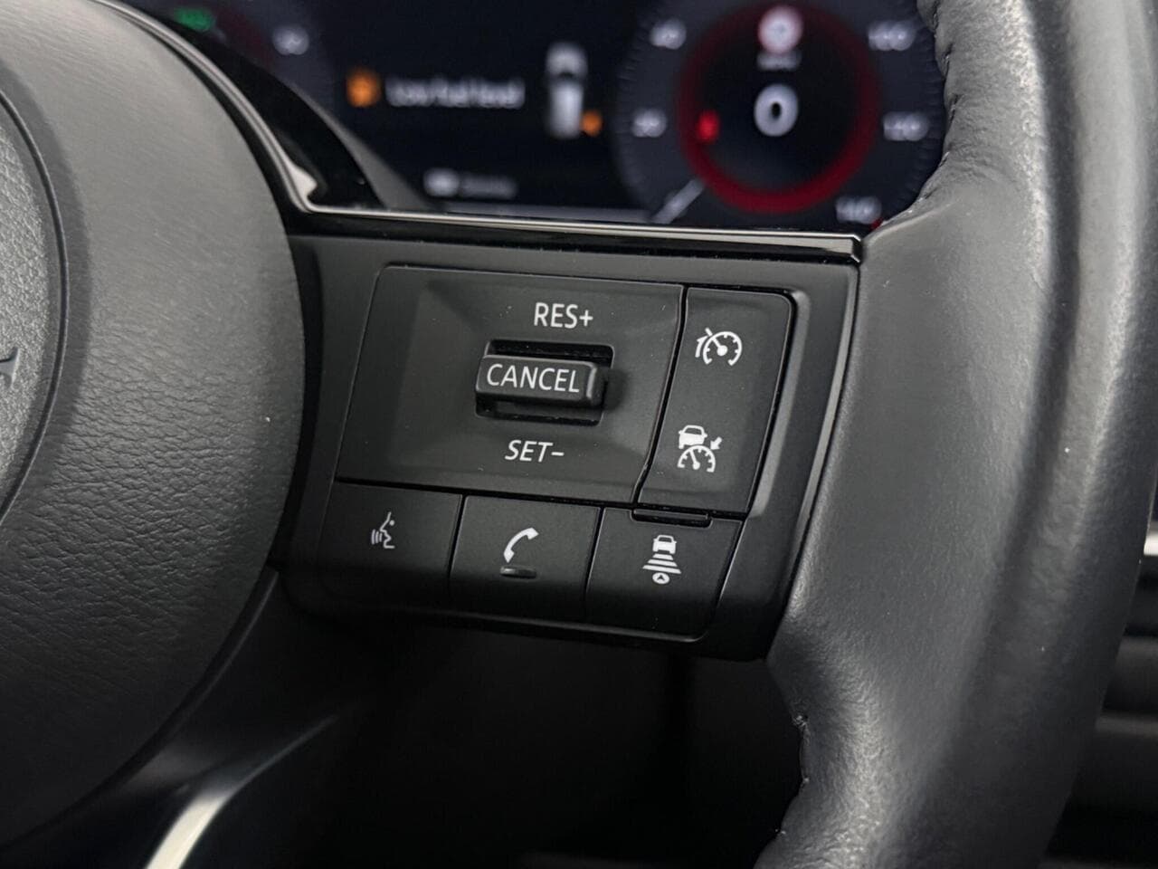 Nissan X-Trail thumbnail Misc Controls