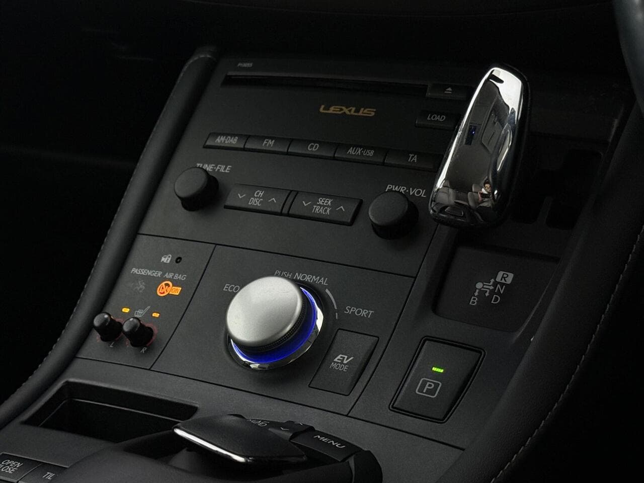 Lexus CT thumbnail Interior Front