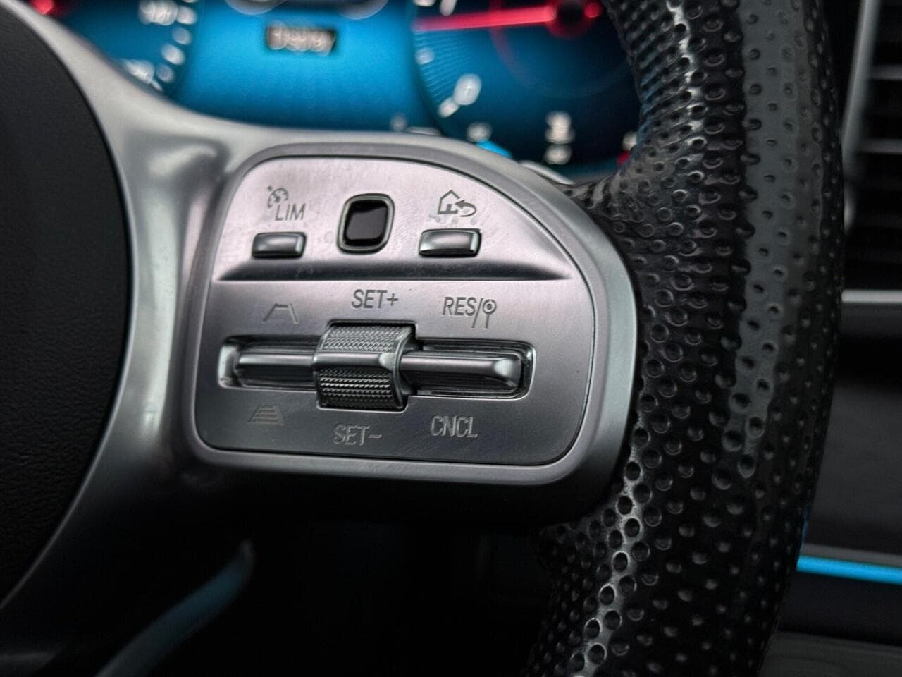 Mercedes-Benz GLE thumbnail Misc Controls