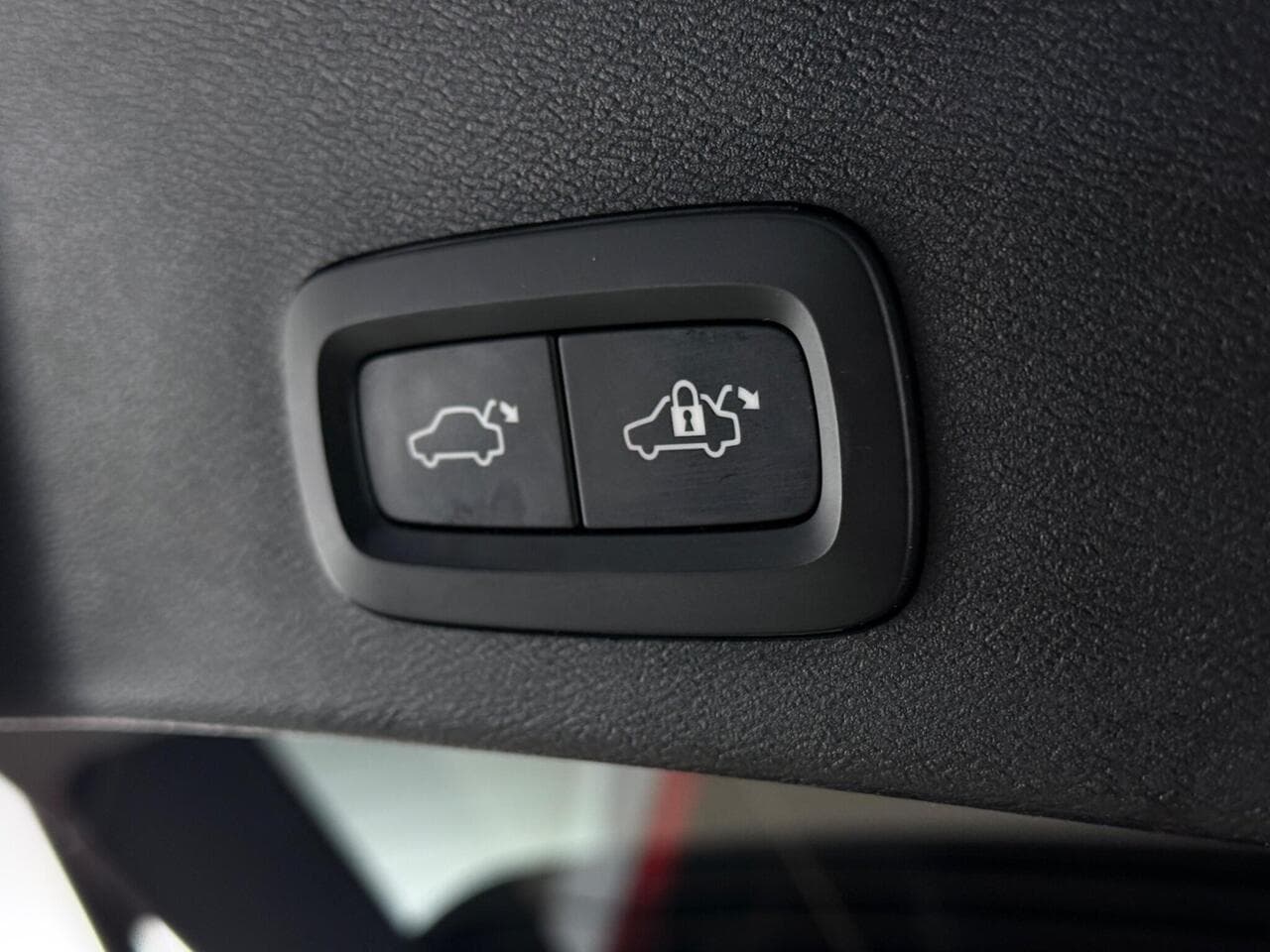 Volvo XC40 thumbnail Misc Controls
