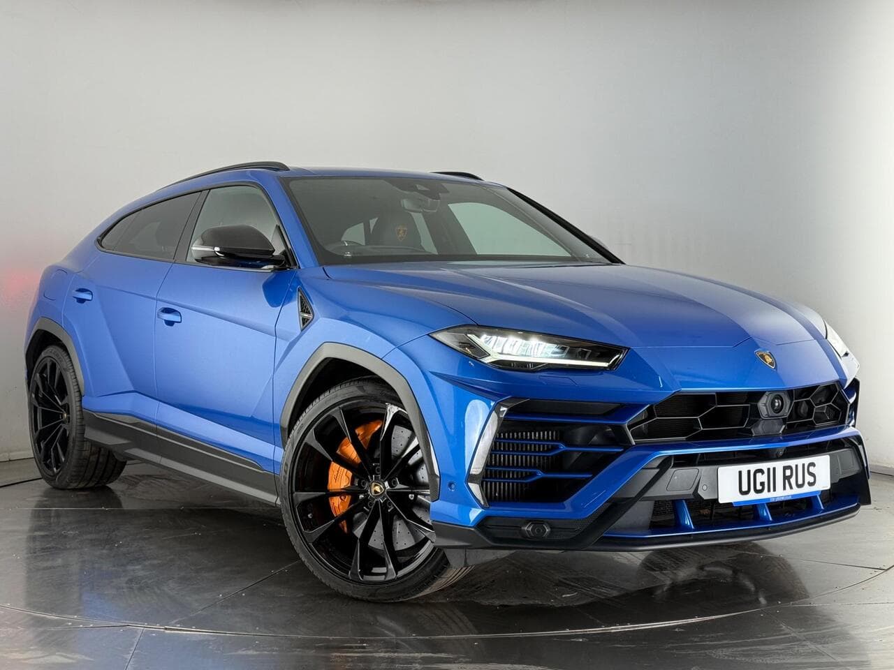 Lamborghini Urus thumbnail Front Right