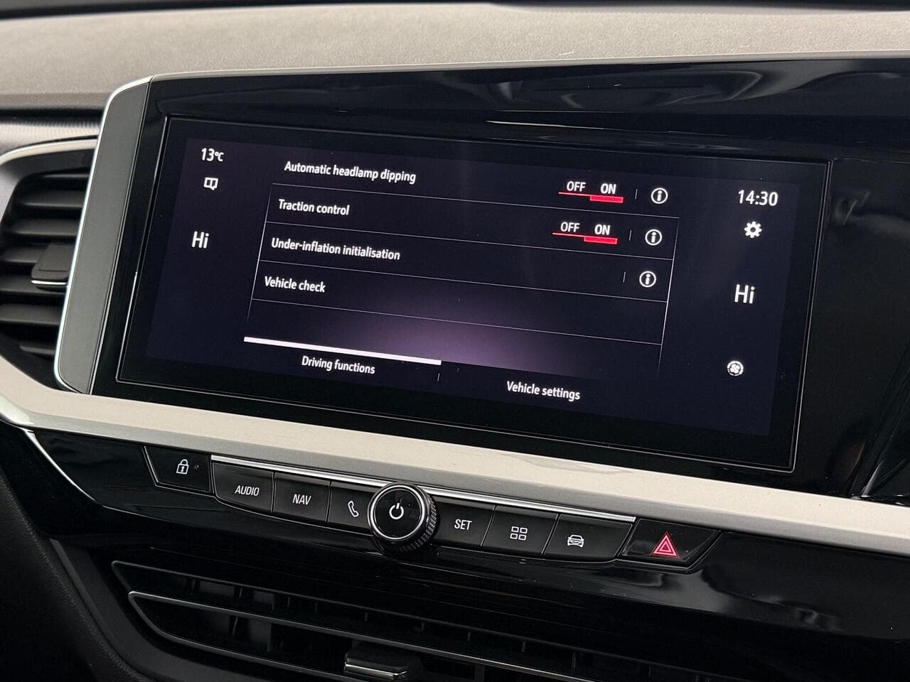 Vauxhall Grandland thumbnail Infotainment System