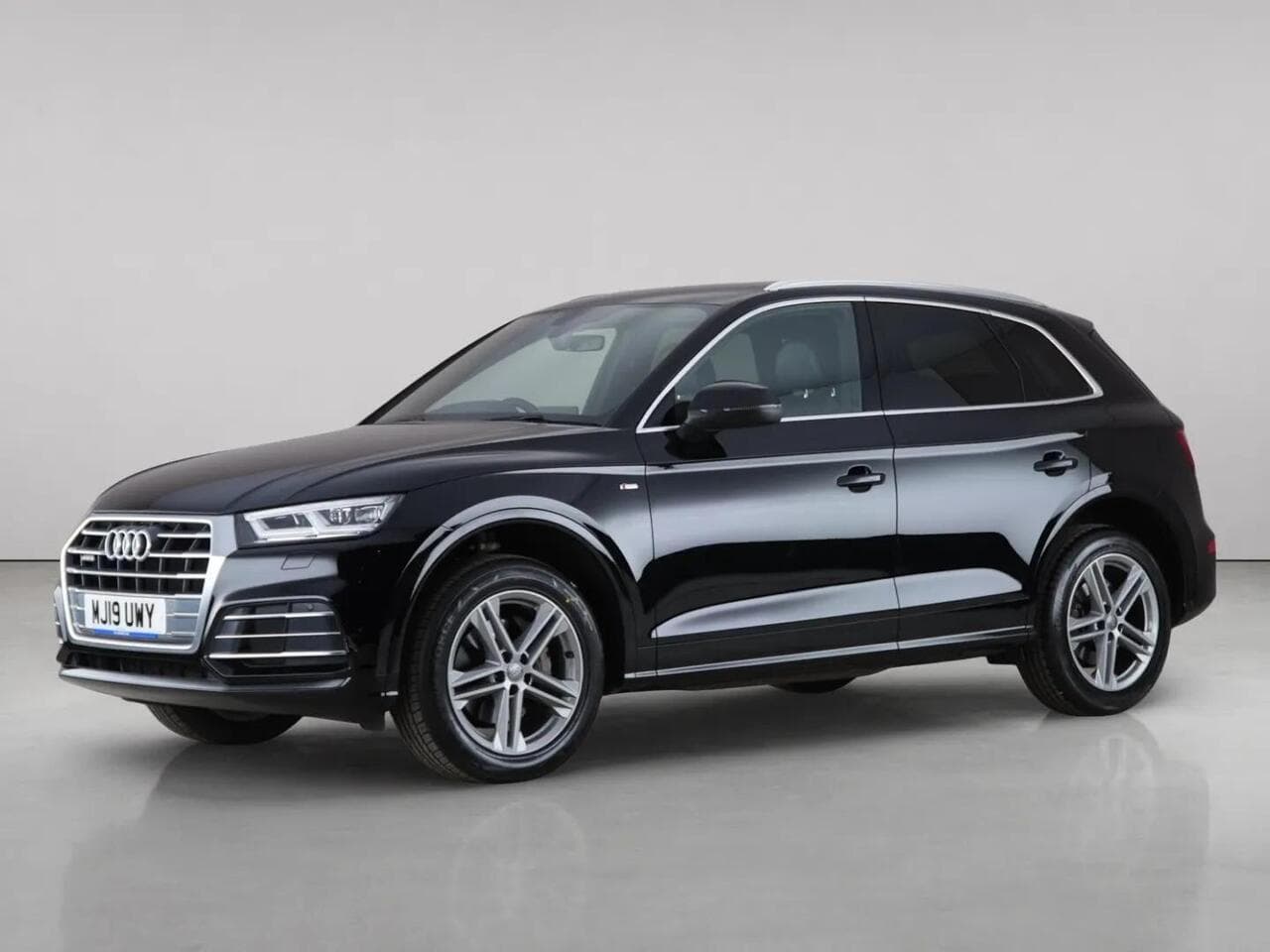 Audi Q5 thumbnail Front Left