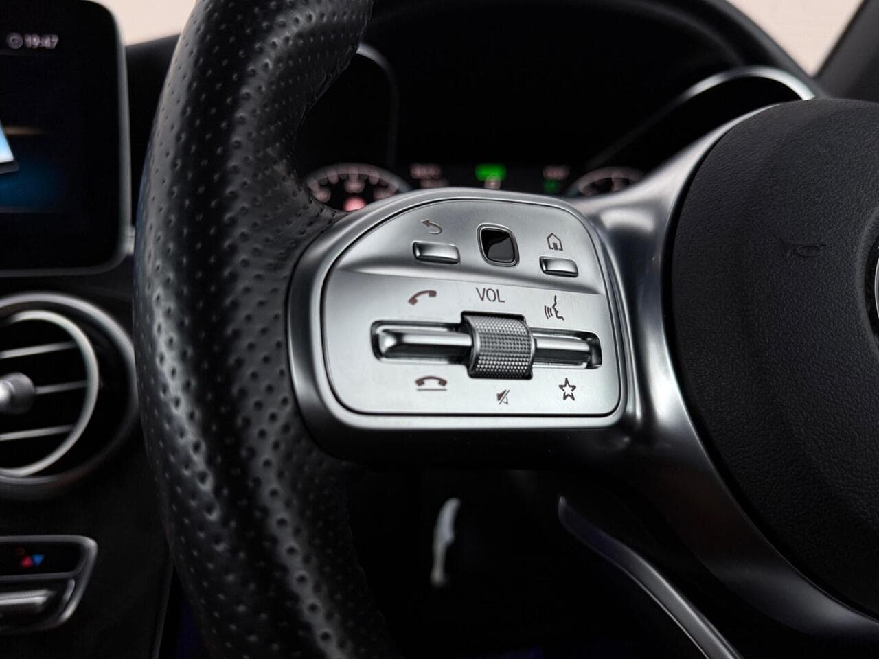 Mercedes-Benz C Class thumbnail Misc Controls