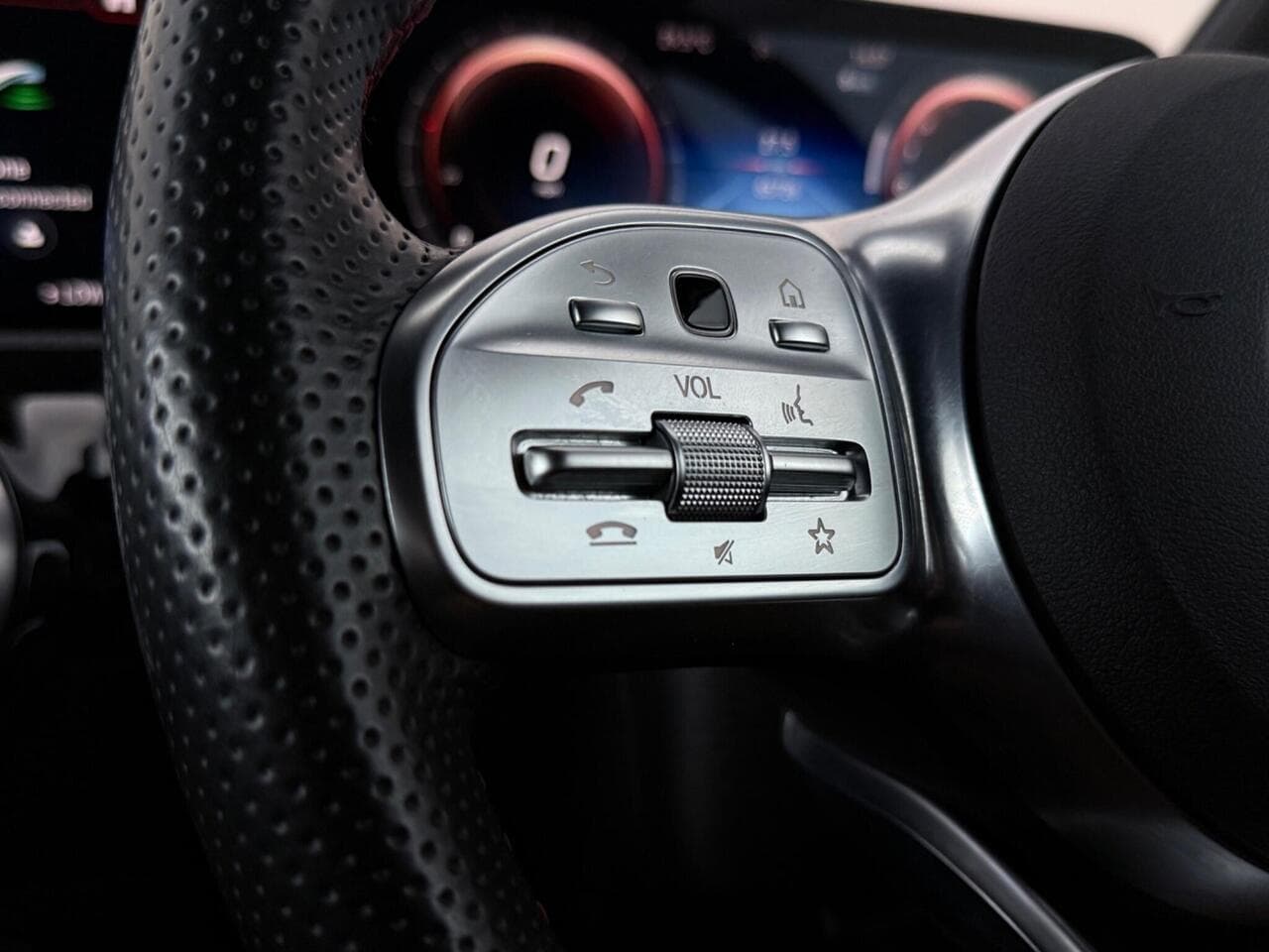 Mercedes-Benz A Class thumbnail Misc Controls