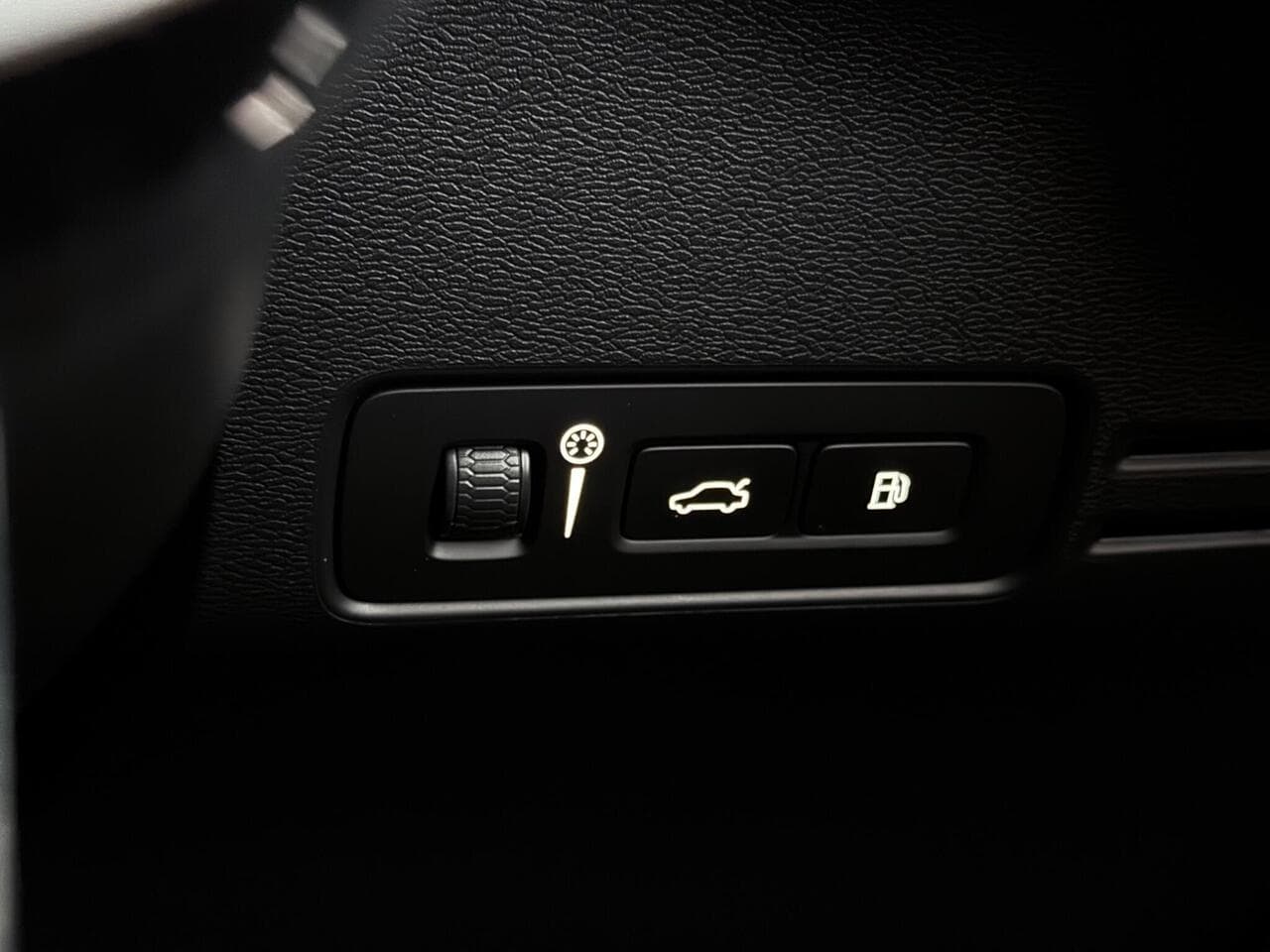 Volvo XC40 thumbnail Misc Controls
