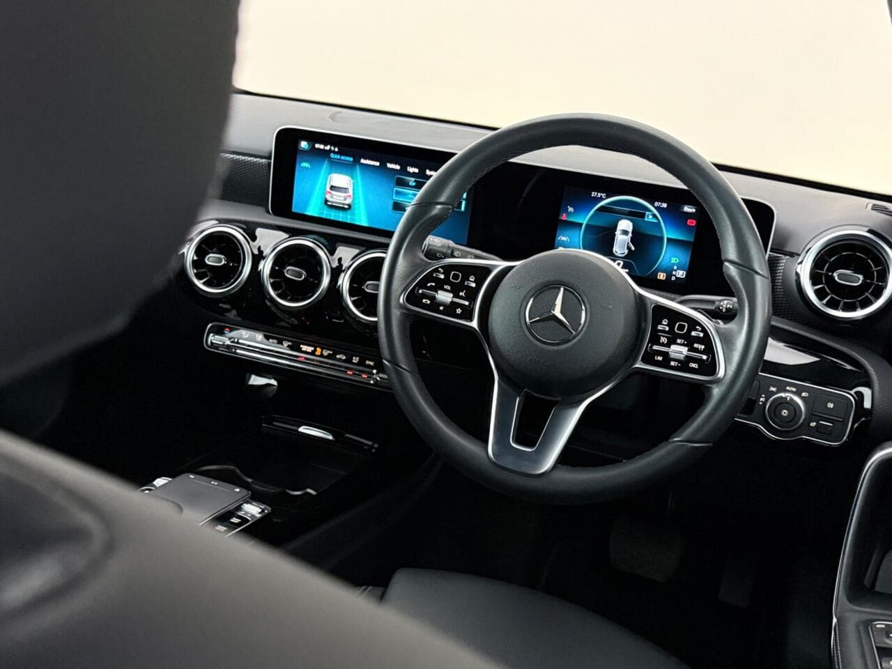 Mercedes-Benz A Class thumbnail Steering Wheel