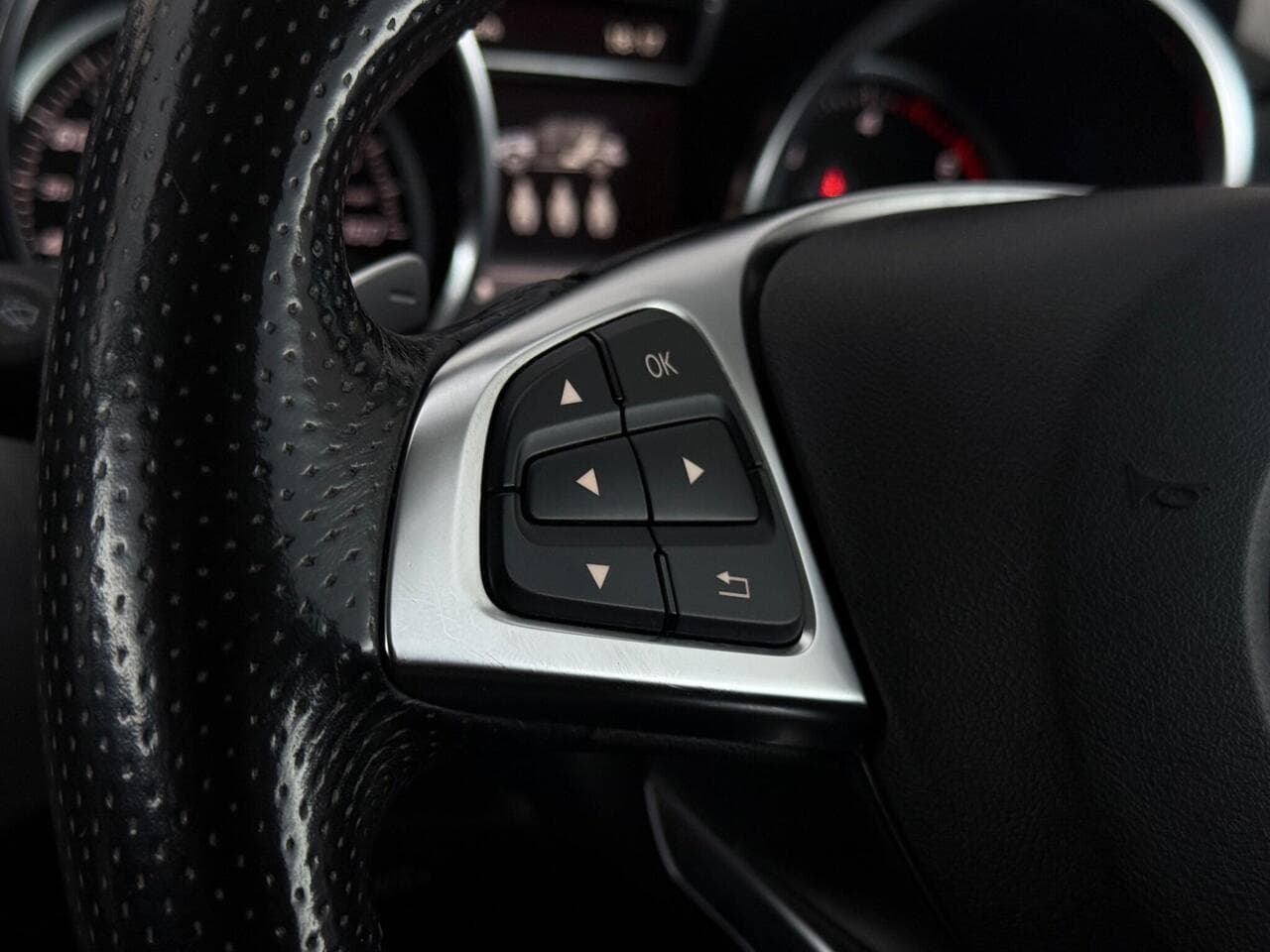 Mercedes-Benz GLE thumbnail Misc Controls