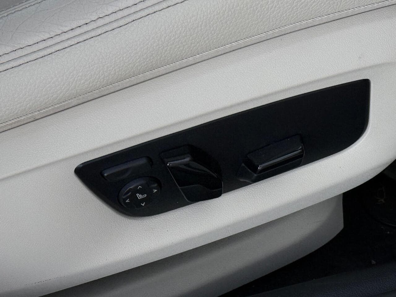 BMW 5 Series thumbnail Misc Controls