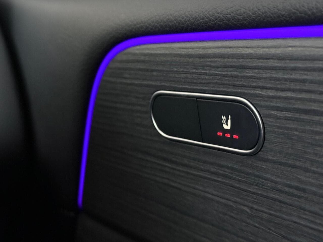 Mercedes-Benz EQB thumbnail Misc Controls