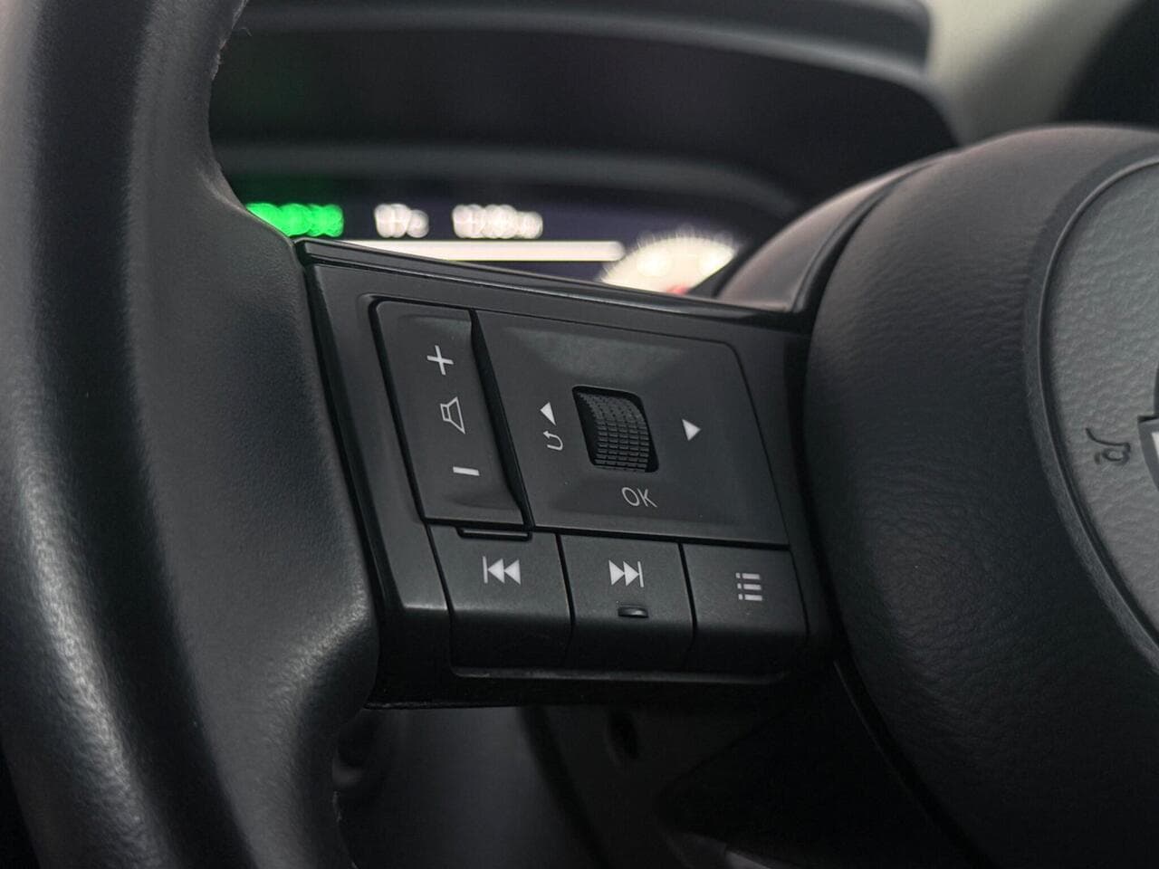 Nissan Qashqai thumbnail Misc Controls