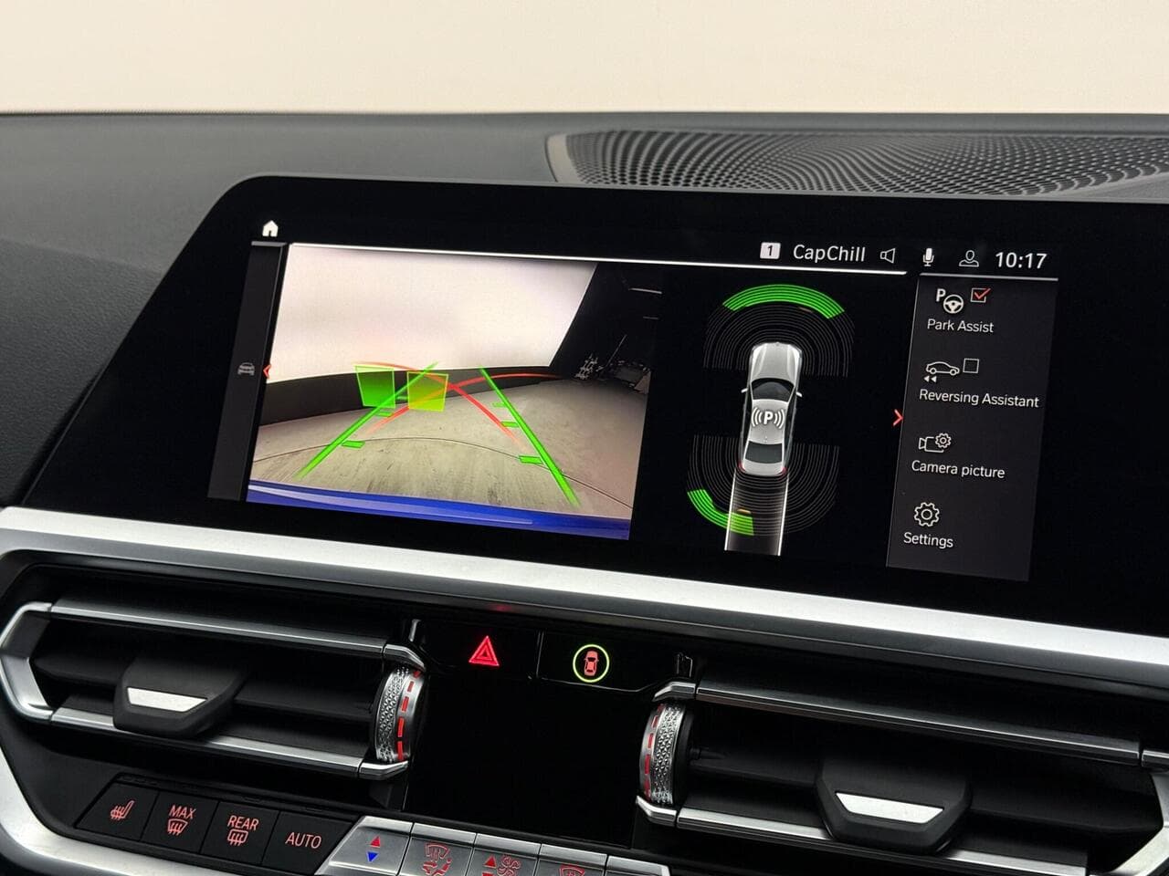BMW 3 Series thumbnail Infotainment System