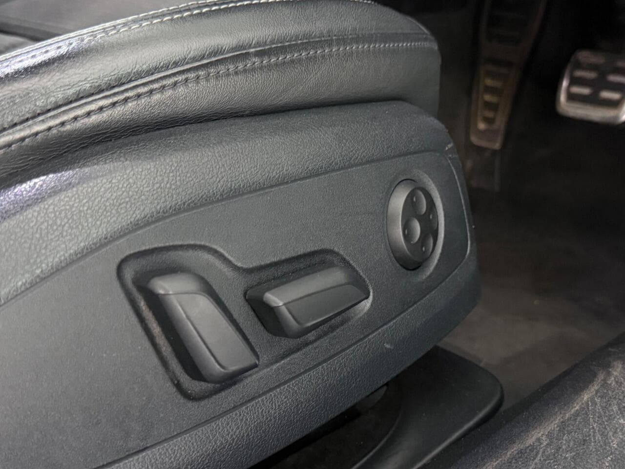 Audi A5 Cabriolet thumbnail Misc Controls