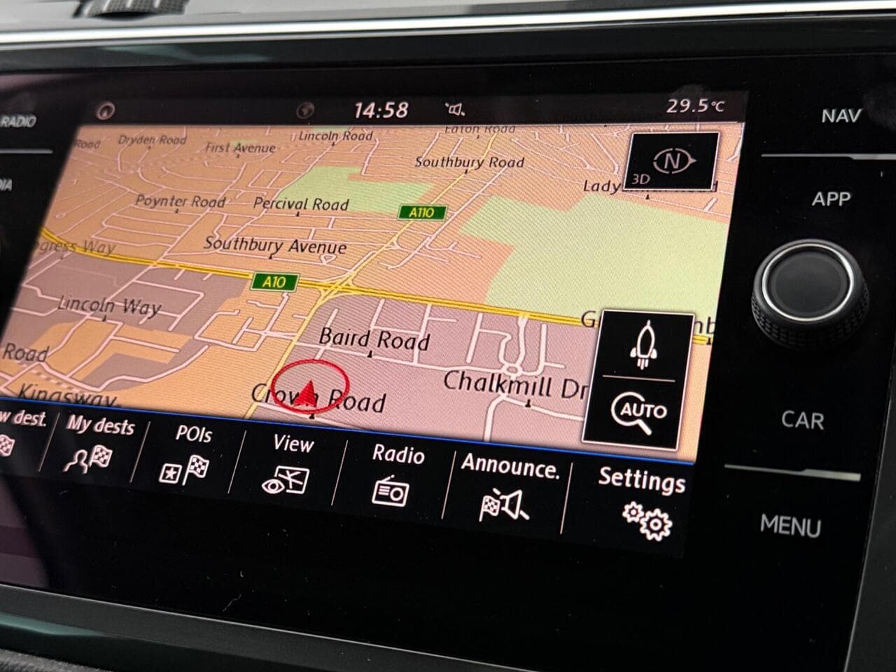 Volkswagen Tiguan thumbnail Infotainment System