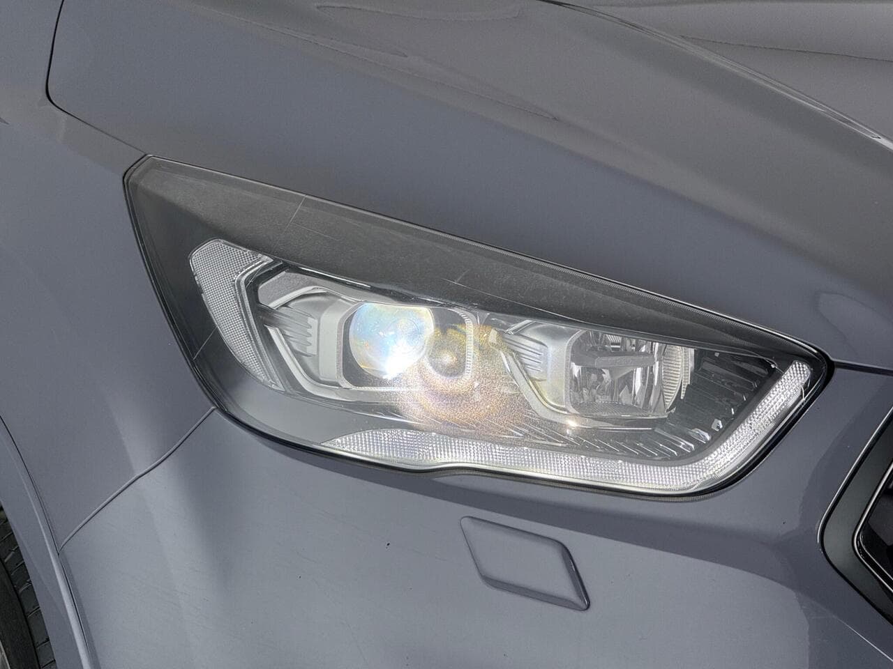 Ford Kuga thumbnail Lights Front