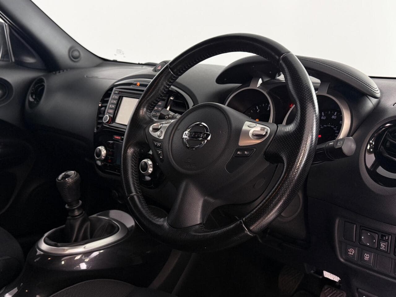 Nissan Juke thumbnail Interior Front