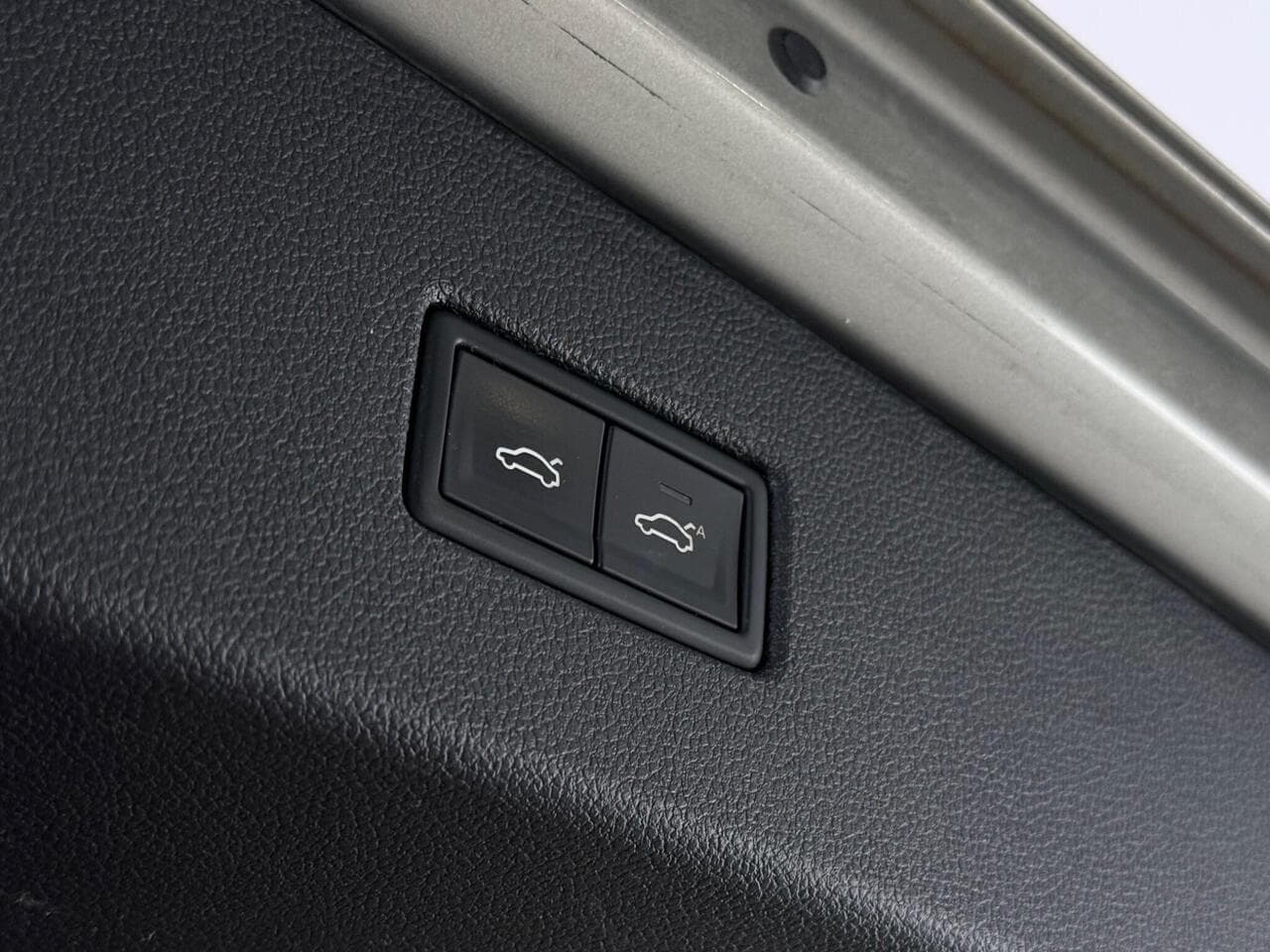 Volkswagen Tiguan thumbnail Misc Controls