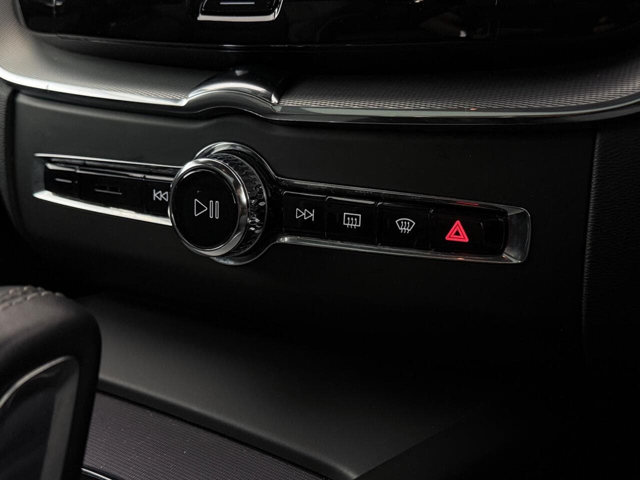 Volvo XC60 thumbnail Misc Controls