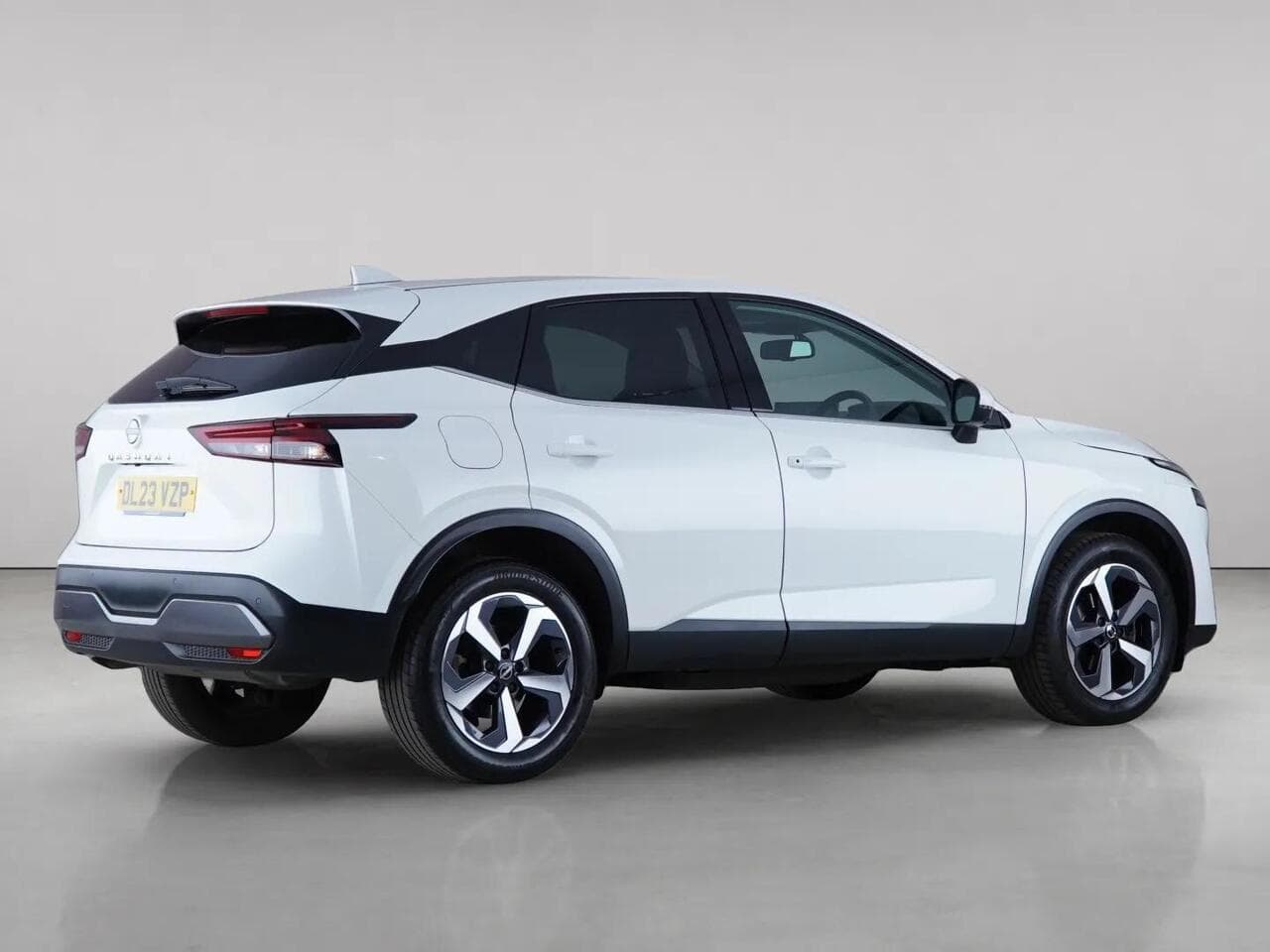 Nissan Qashqai thumbnail Side Right