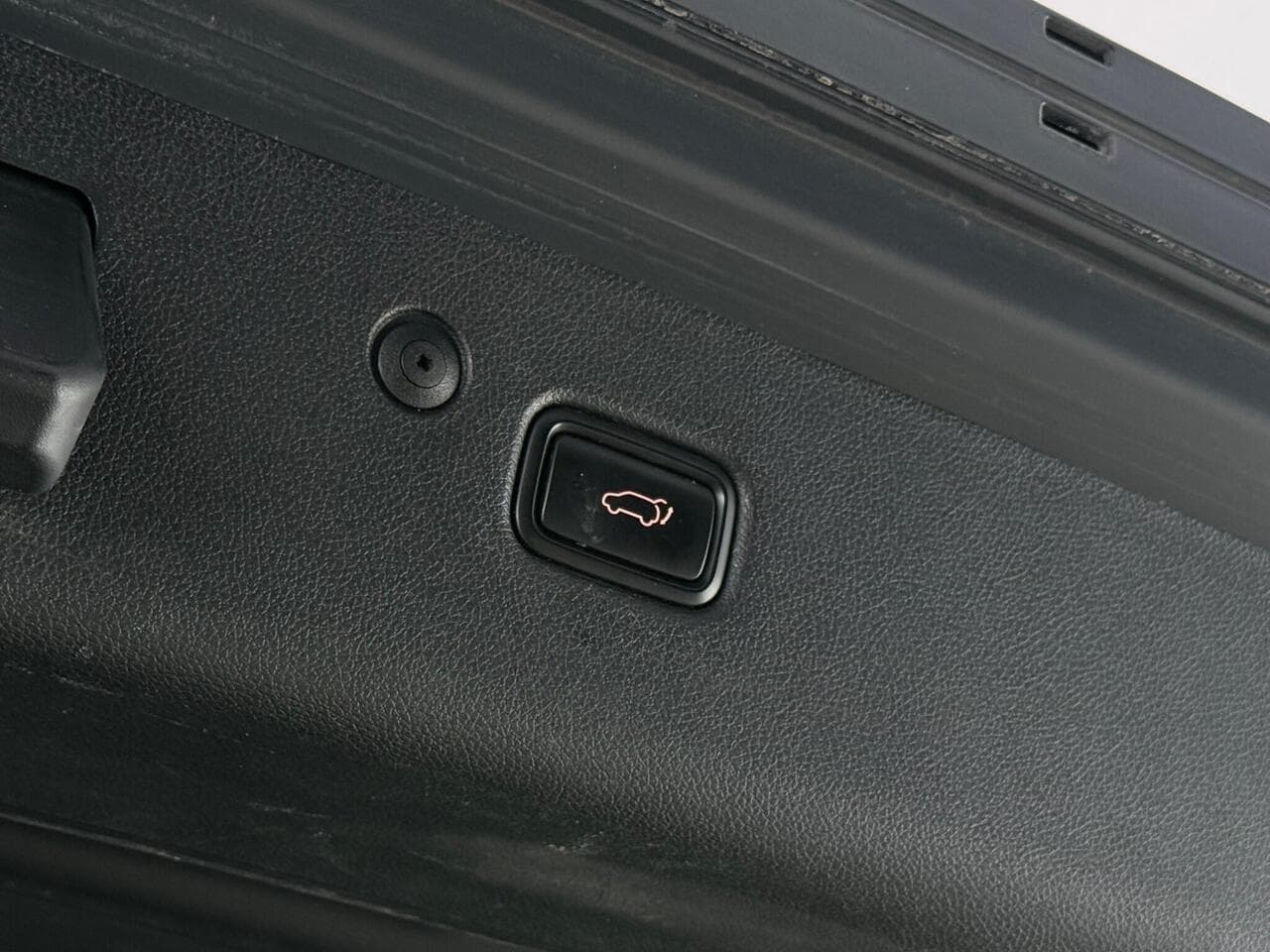 Kia Sportage thumbnail Misc Controls