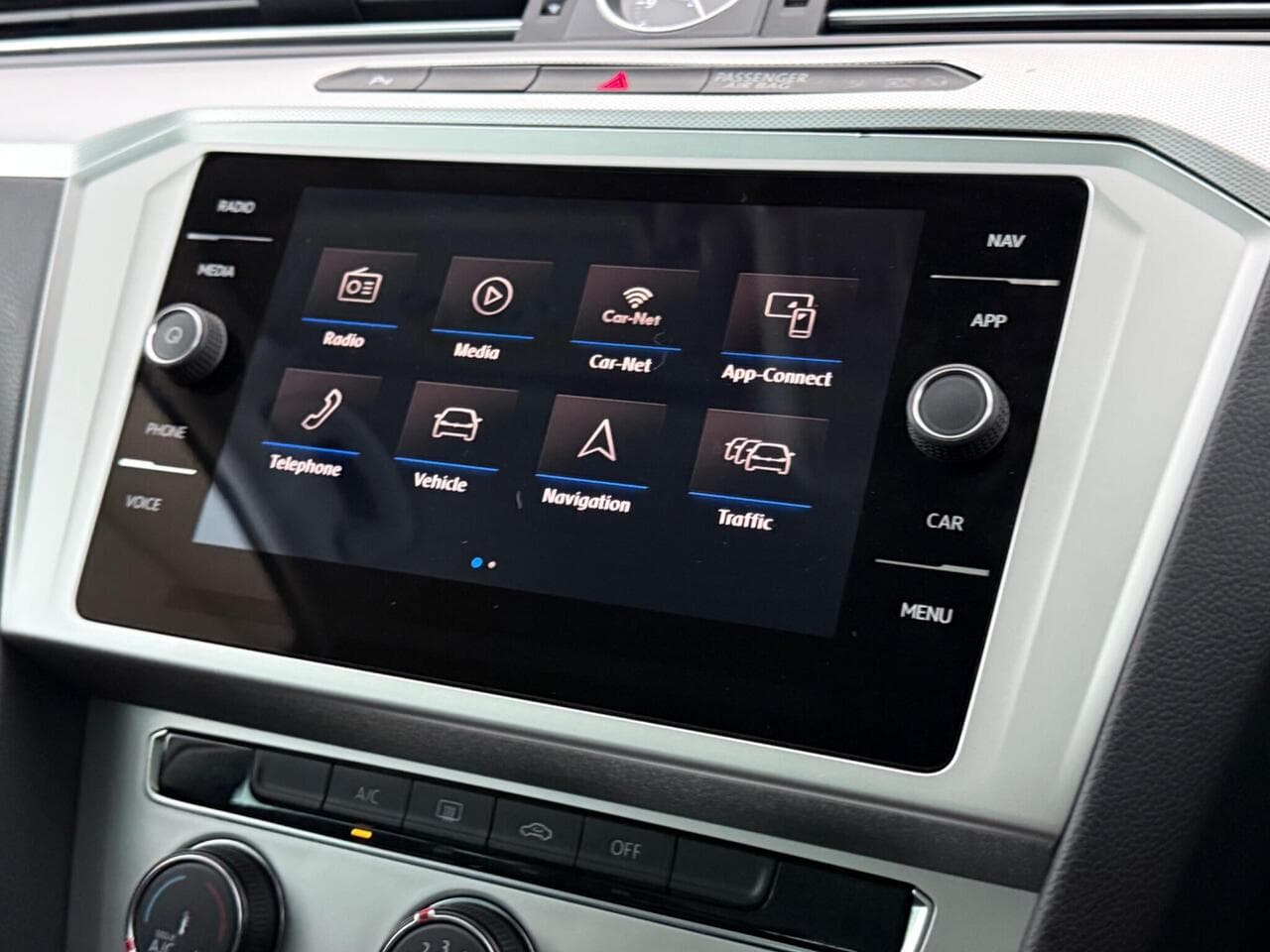 Volkswagen Passat thumbnail Infotainment System