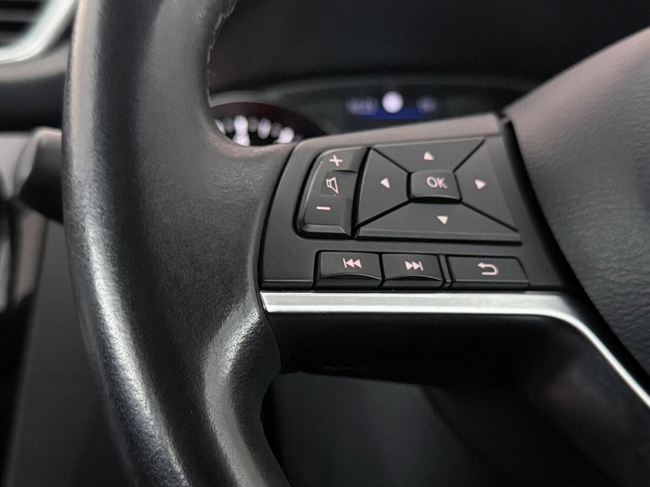 Nissan Qashqai thumbnail Misc Controls