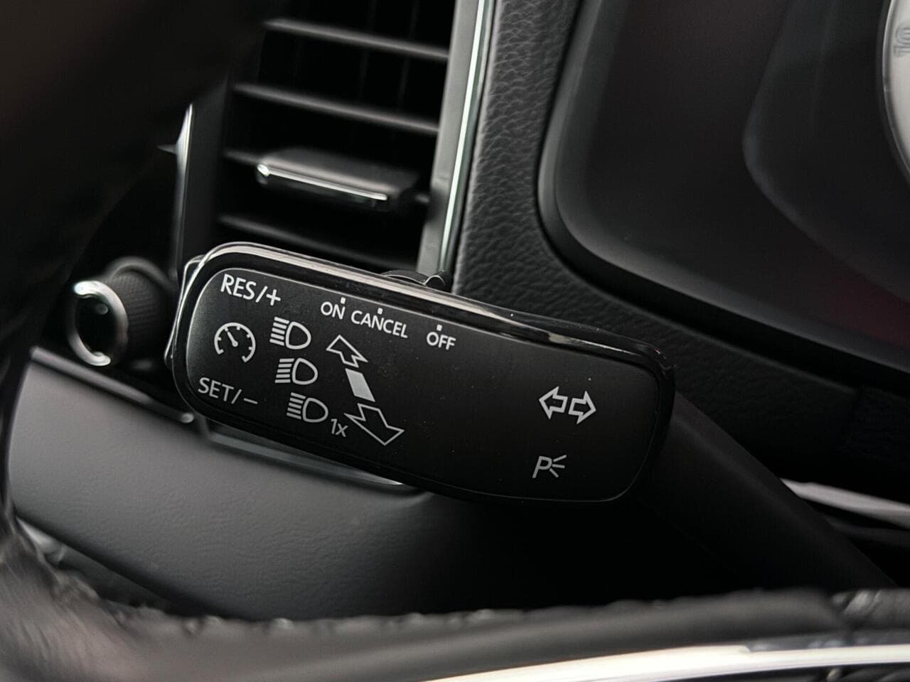 Skoda Karoq thumbnail Misc Controls