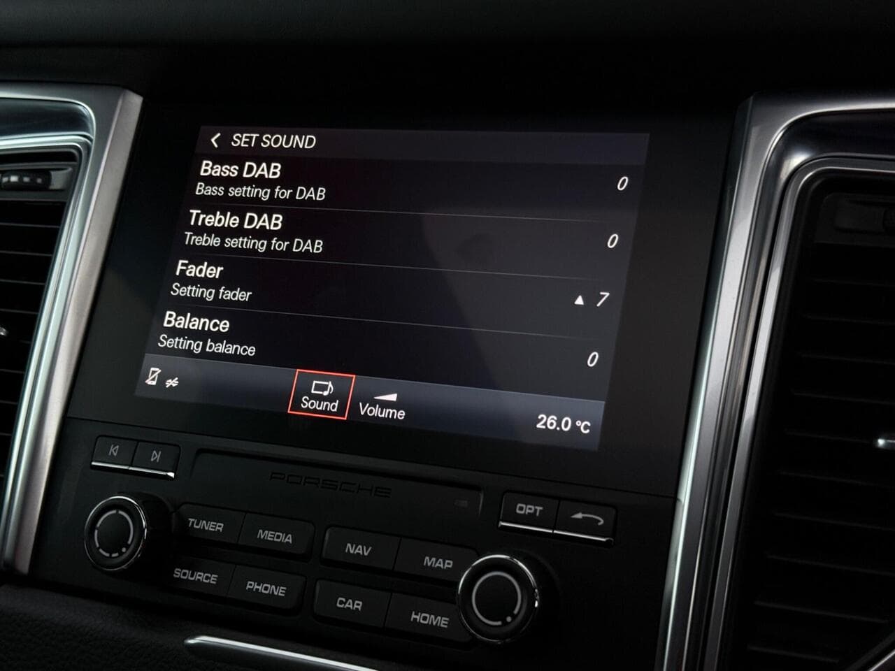 Porsche Macan thumbnail Infotainment System