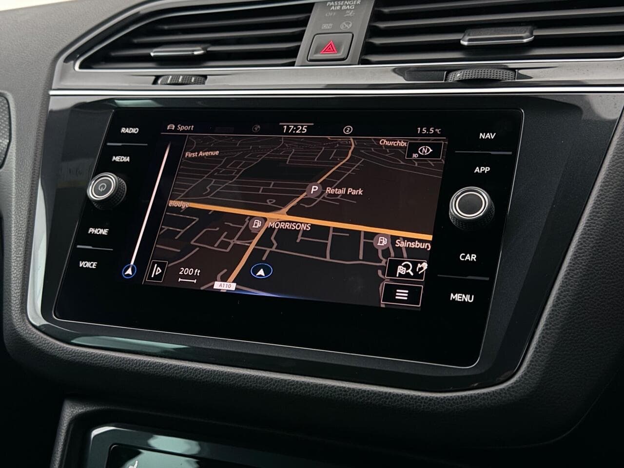 Volkswagen Tiguan thumbnail Infotainment System