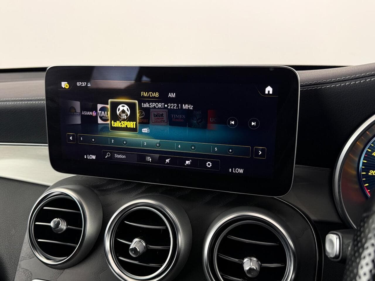 Mercedes-Benz GLC thumbnail Infotainment System