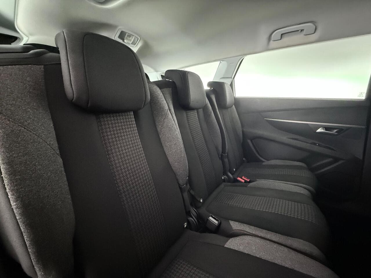 Peugeot 5008 thumbnail Seats Rear