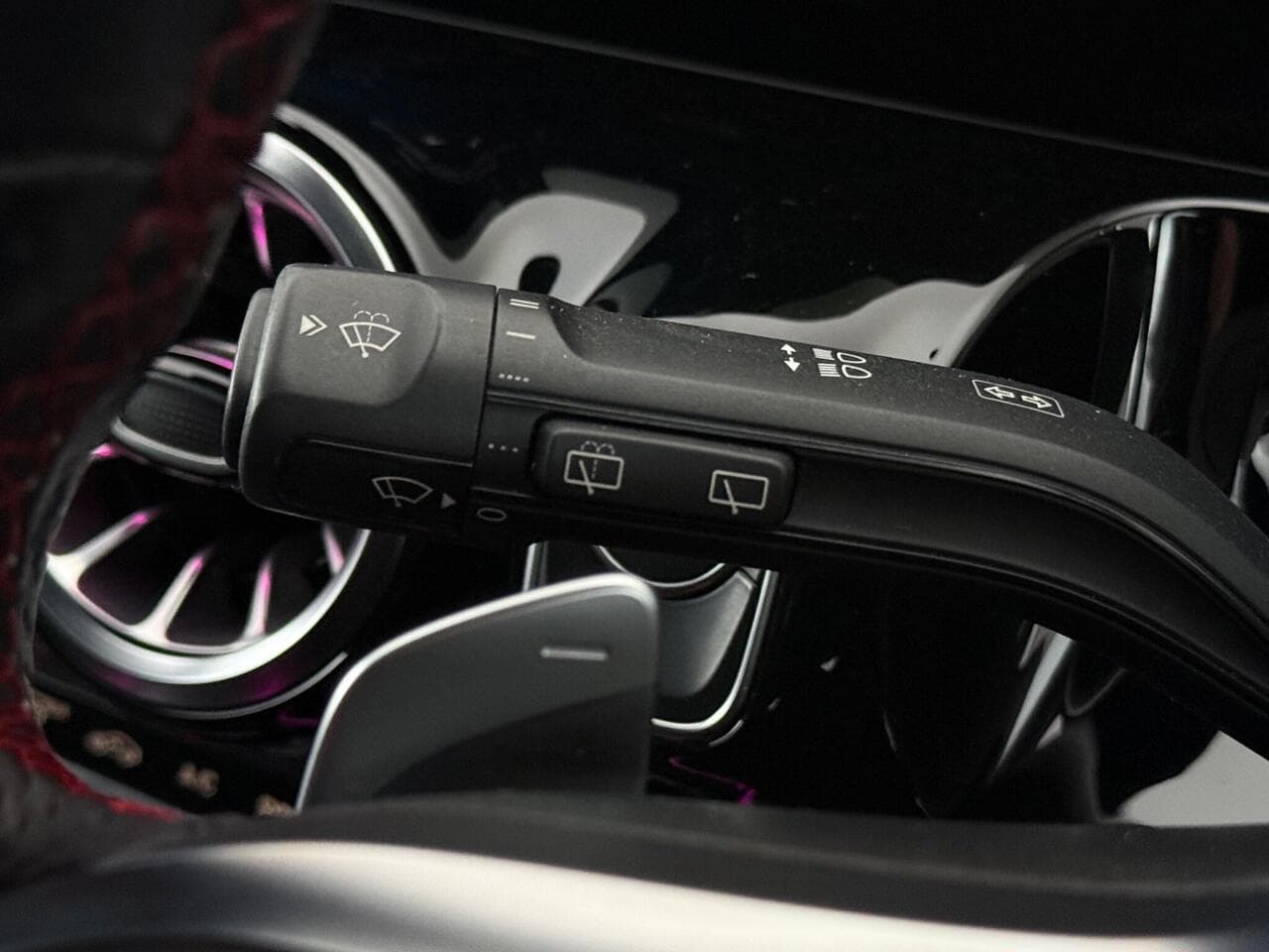 Mercedes-Benz GLA thumbnail Misc Controls