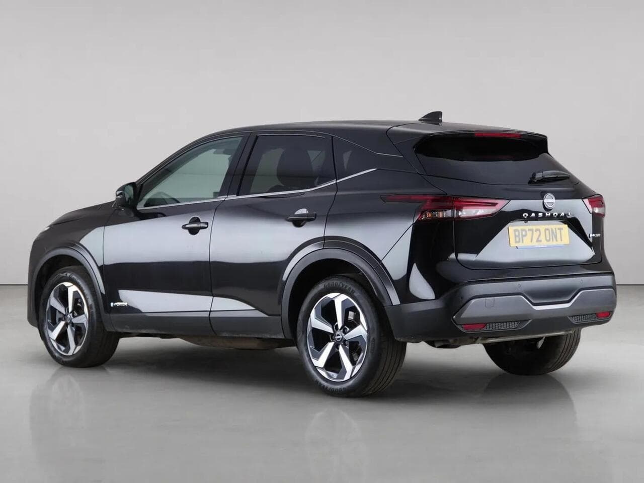 Nissan Qashqai thumbnail Rear Left