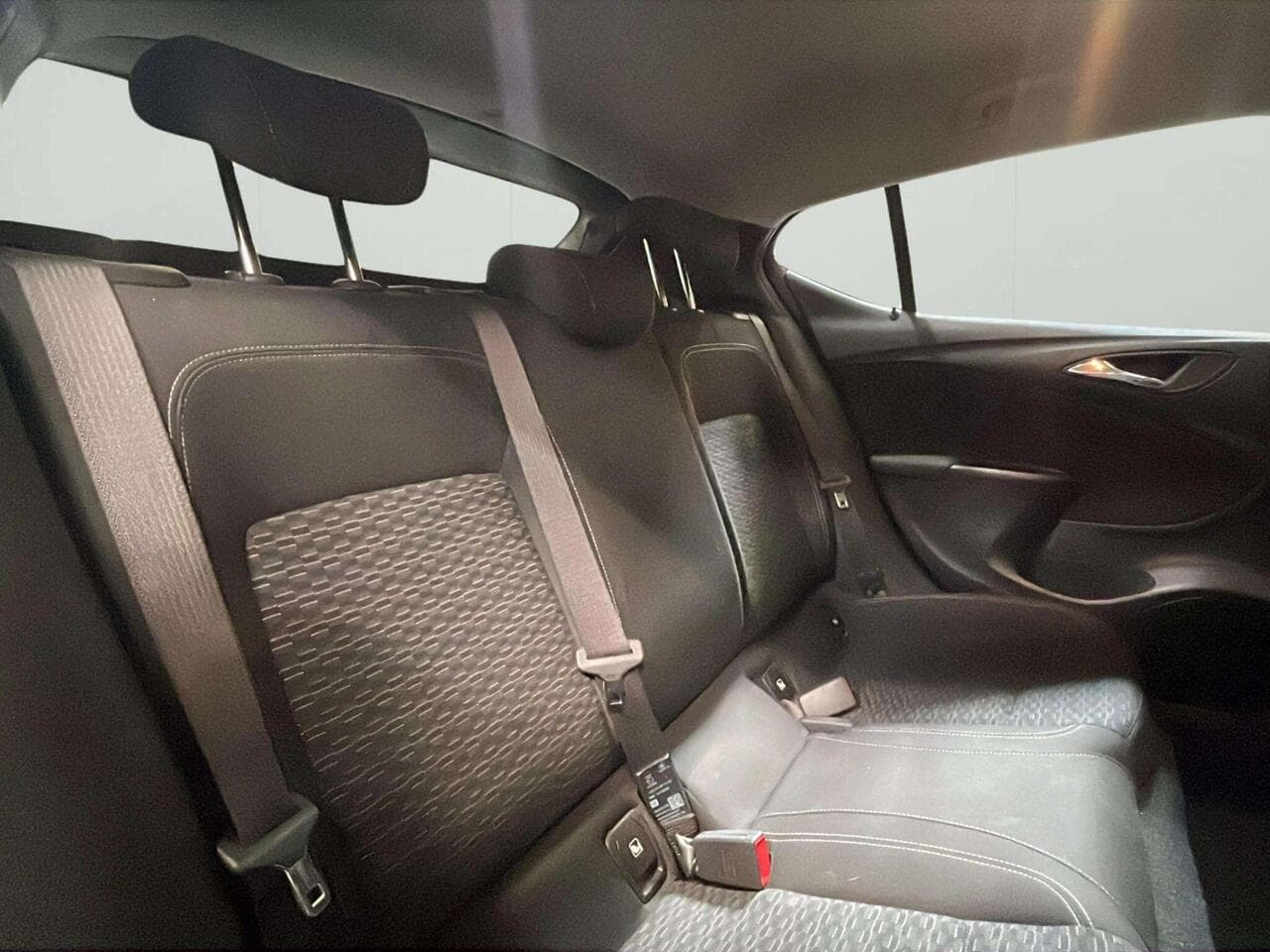 Vauxhall Astra thumbnail Seats Rear