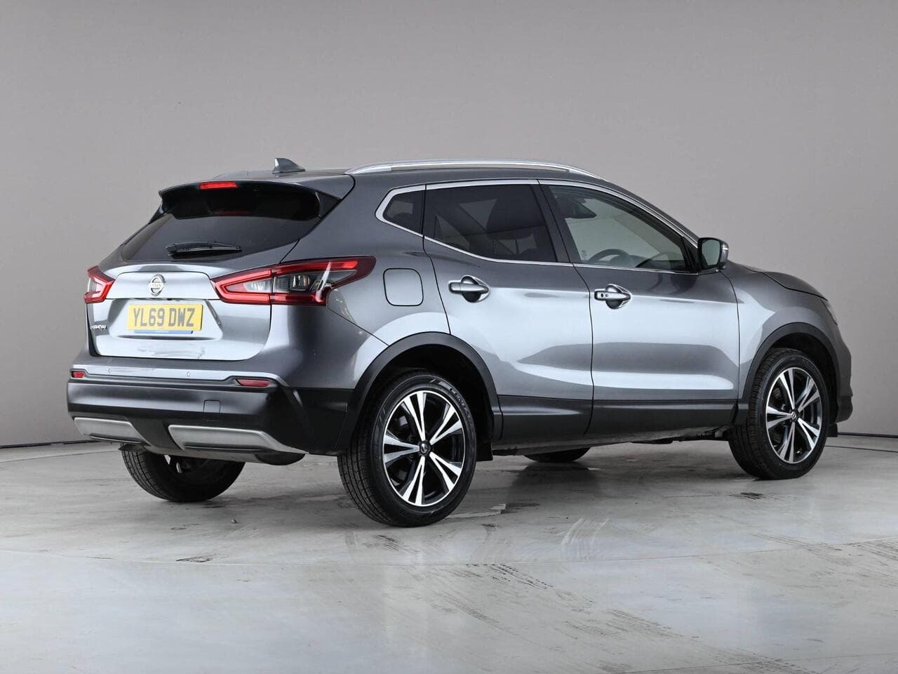 Nissan Qashqai thumbnail Rear Right