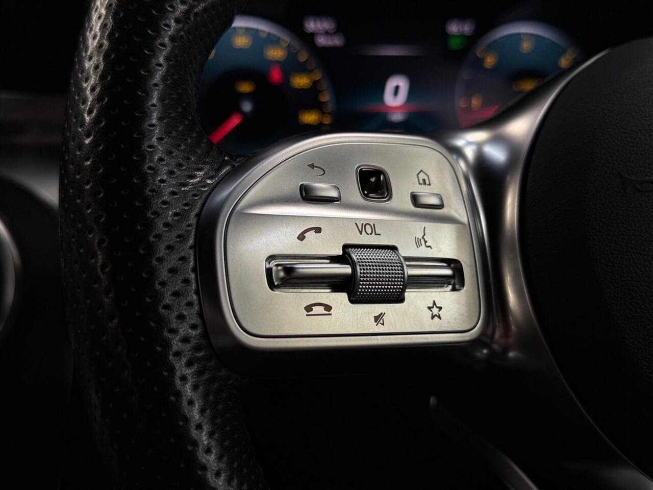 Mercedes-Benz GLC thumbnail Misc Controls