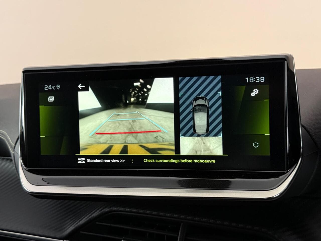 Peugeot 208 thumbnail Infotainment System